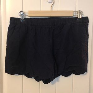 Scallop hem shorts